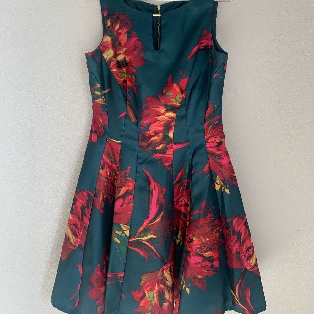 Women’s‎ Emerald Green Party Dress with Flare. Size 6